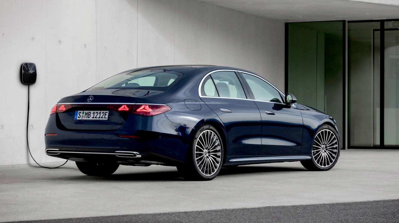 Photo of the 2023 Mercedes-Benz E-Class (W214) charging